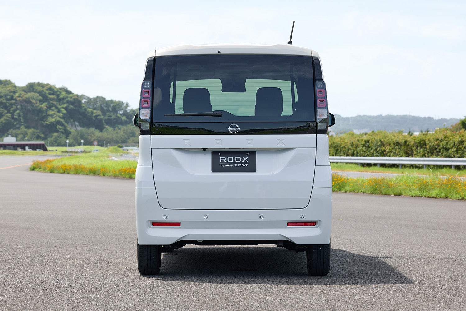 新型「ルークス」は王者「N-BOX」を明らかに意識も「デリカミニ」は“我が道”を貫くデザイン。兄弟車なのなぜにここまで違うのか
