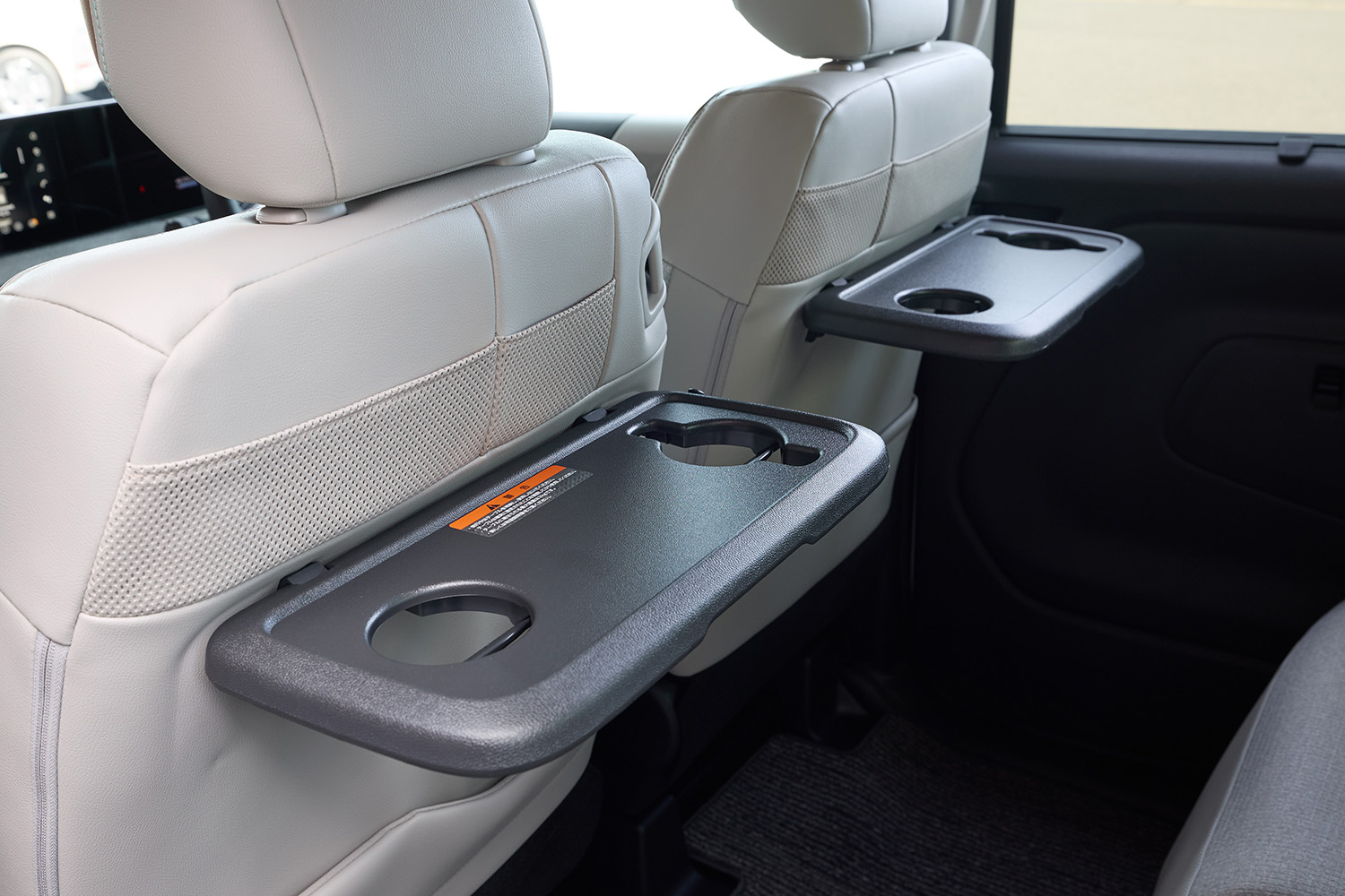 新型「ルークス」は王者「N-BOX」を明らかに意識も「デリカミニ」は“我が道”を貫くデザイン。兄弟車なのなぜにここまで違うのか