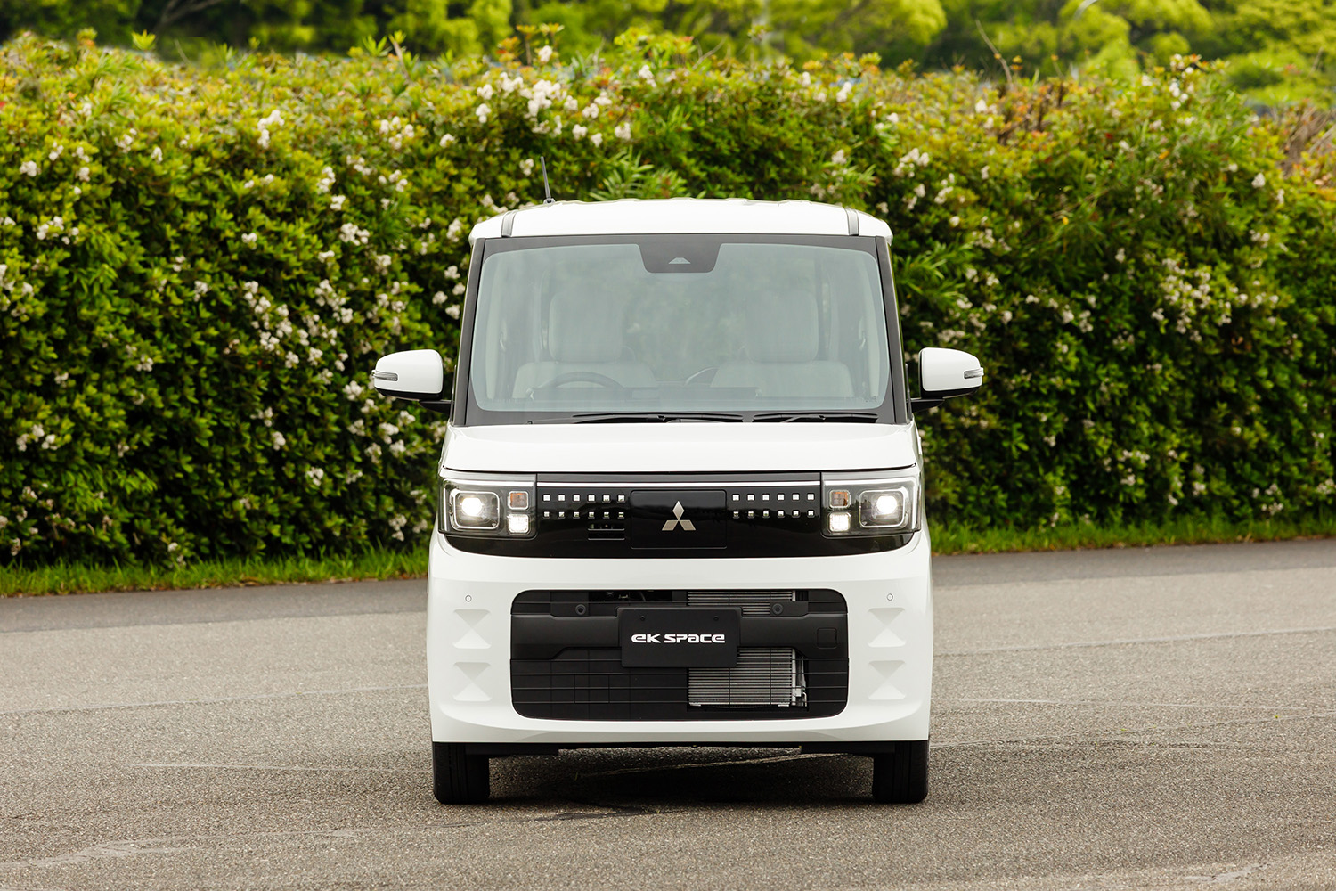 新型「ルークス」は王者「N-BOX」を明らかに意識も「デリカミニ」は“我が道”を貫くデザイン。兄弟車なのなぜにここまで違うのか