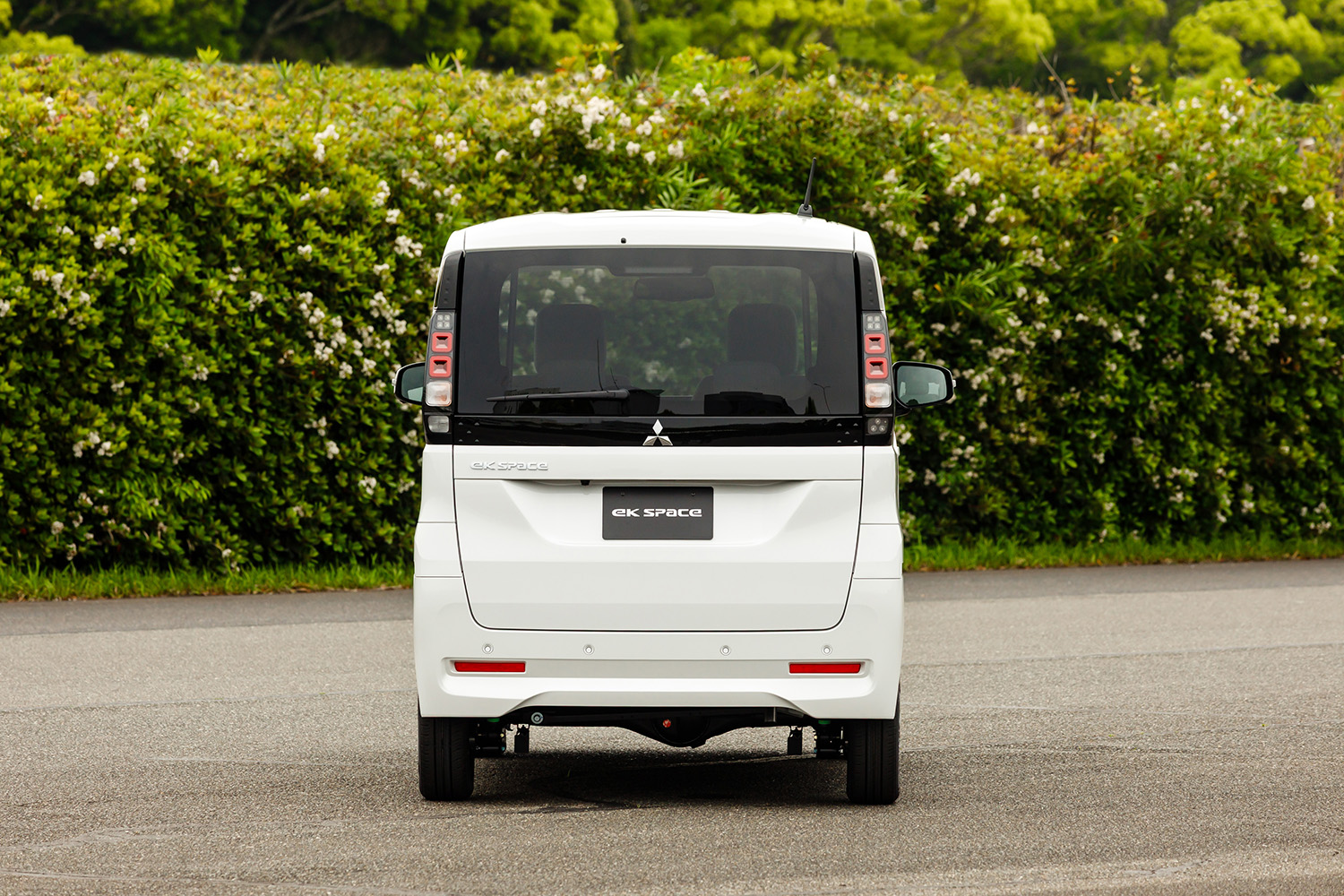 新型「ルークス」は王者「N-BOX」を明らかに意識も「デリカミニ」は“我が道”を貫くデザイン。兄弟車なのなぜにここまで違うのか