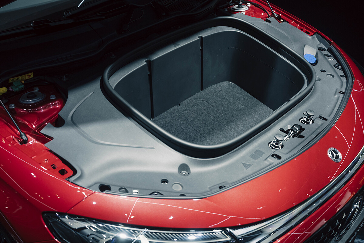 【AMGが作るとBEVでも容赦なし】次期「GLA 45 EQ」に最大507ps＆3モーターの噂。ベイビーSUVがまさかの“電動ハイパーマシン”化