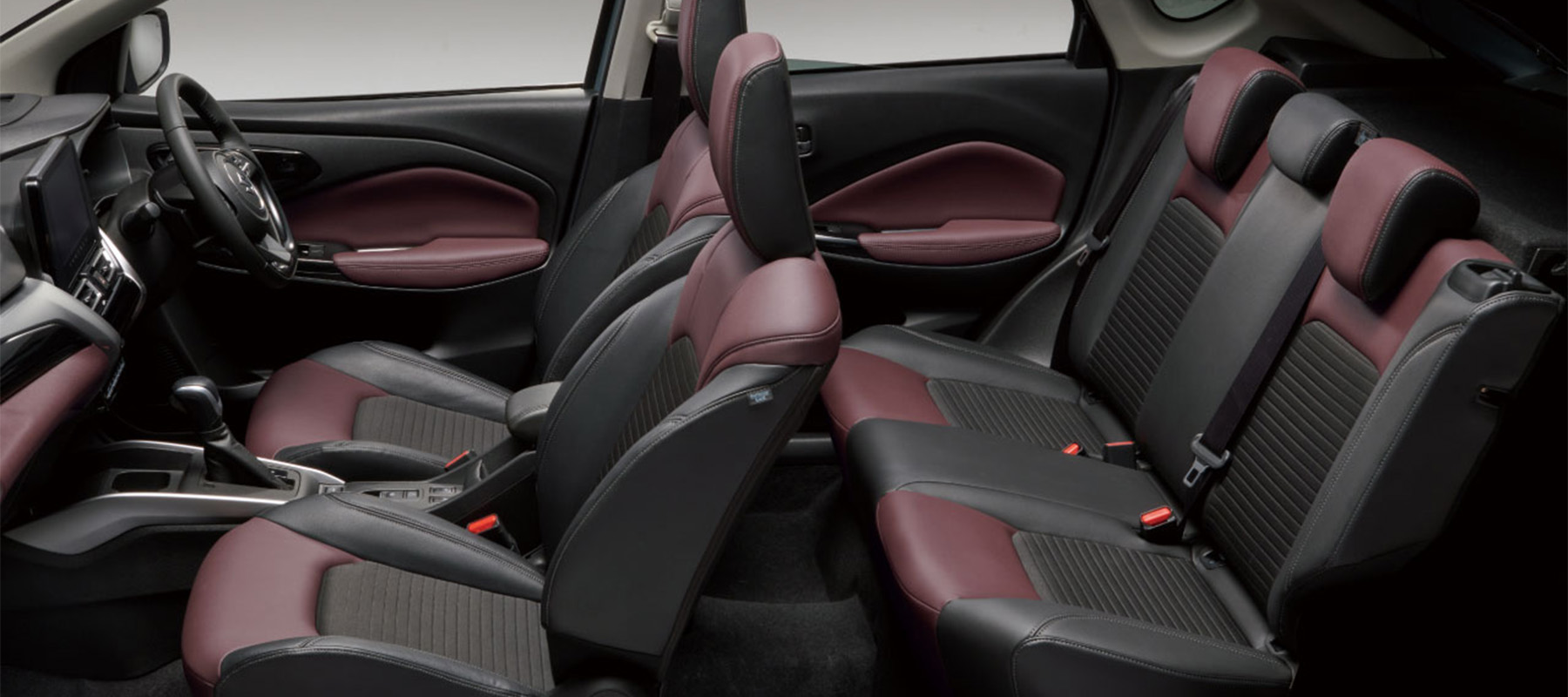 スズキがインド発の新型SUV「ビクトリス」発表。「WR-V」級ボディにストロングハイブリッド搭載＆豪華装備で日本導入もありそう