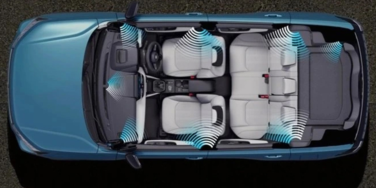 スズキがインド発の新型SUV「ビクトリス」発表。「WR-V」級ボディにストロングハイブリッド搭載＆豪華装備で日本導入もありそう
