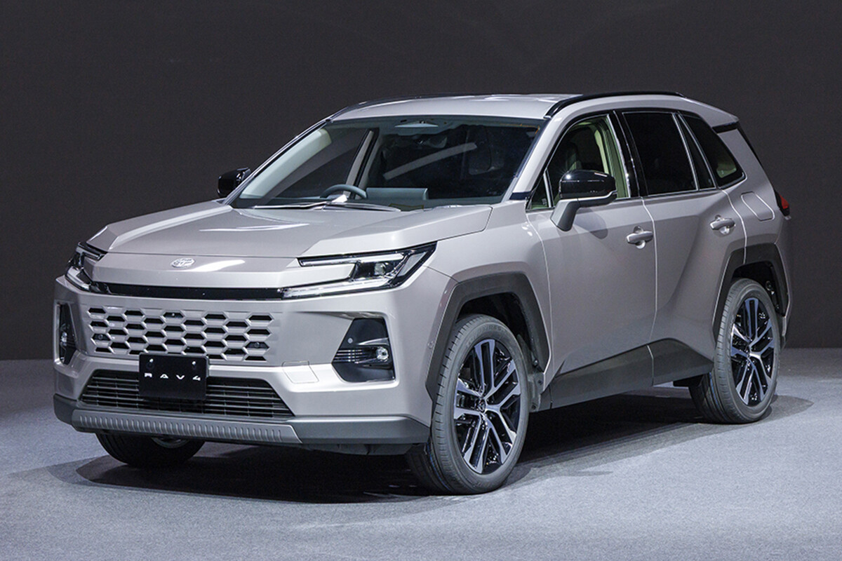 【何が起きた？】人気SUV「ハリアー」が4ヶ月連続で前年割れ。需要一巡も、新型「RAV4」登場で盛り返す可能性
