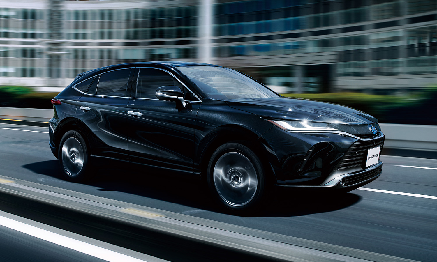 【新型も気になるが…】高コスパな現行「CX-5」と圧倒的ブランド力の「ハリアー」。人気の都市型ミドルSUV、比較のポイントは？