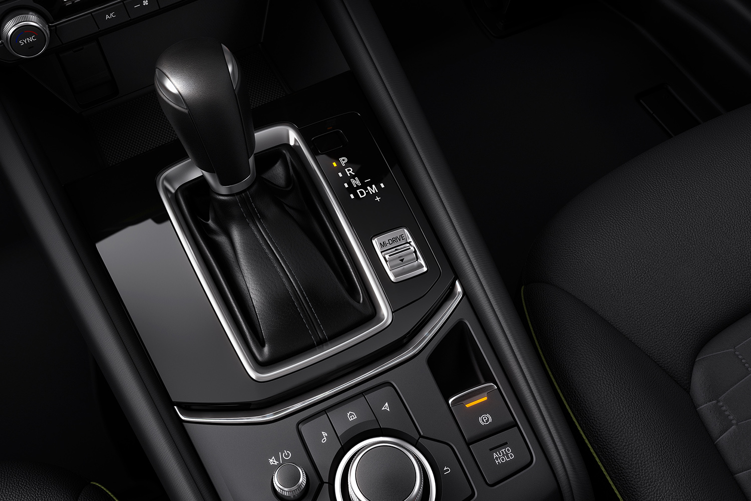 【新型も気になるが…】高コスパな現行「CX-5」と圧倒的ブランド力の「ハリアー」。人気の都市型ミドルSUV、比較のポイントは？