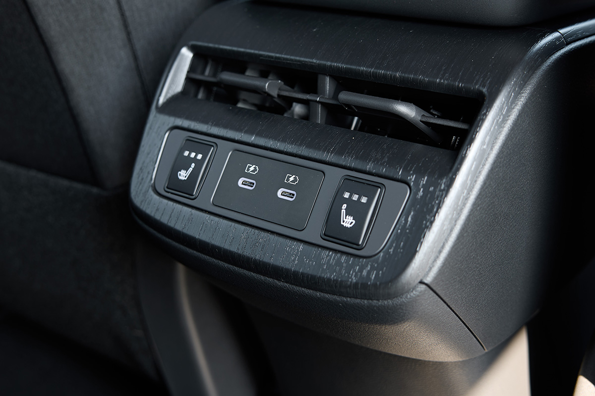 日産「アリア」が改良控え受注停止中。高価格＆SUV化した新型「リーフ」登場では依然厳しい…？