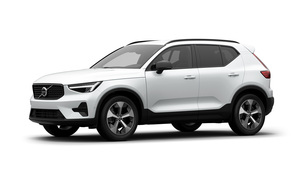 ボルボの人気SUV「XC40」に特別仕様車「ダークエディション」と100台限定の「サンドデューン」登場