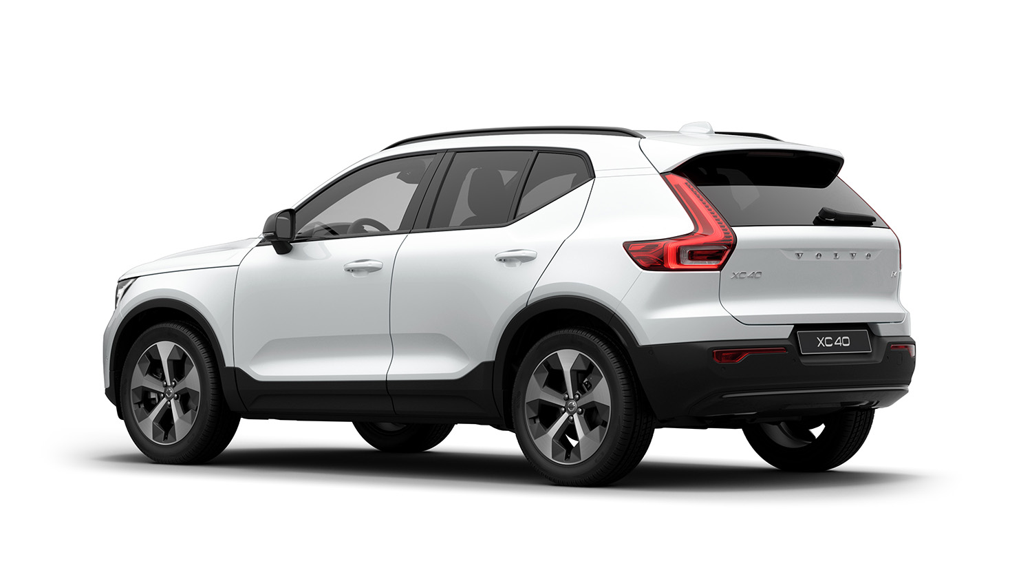 ボルボの人気SUV「XC40」に特別仕様車「ダークエディション」と100台限定の「サンドデューン」登場