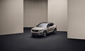 ボルボの人気SUV「XC40」に特別仕様車「ダークエディション」と100台限定の「サンドデューン」登場
