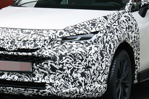 【スクープ】トヨタ次期？「ハリアー」ついに姿を現す！ 新開発1.5L直4ターボ搭載で燃費も走りも刷新か