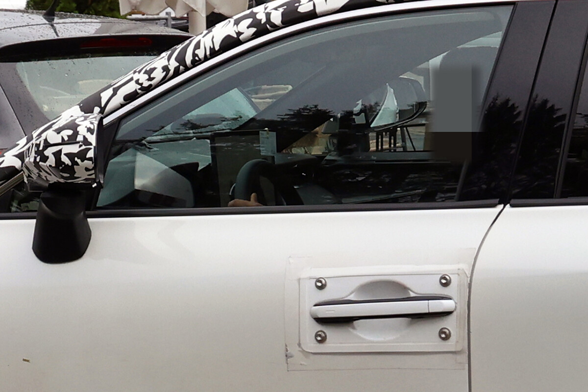 【スクープ】トヨタ次期？「ハリアー」ついに姿を現す！ 新開発1.5L直4ターボ搭載で燃費も走りも刷新か