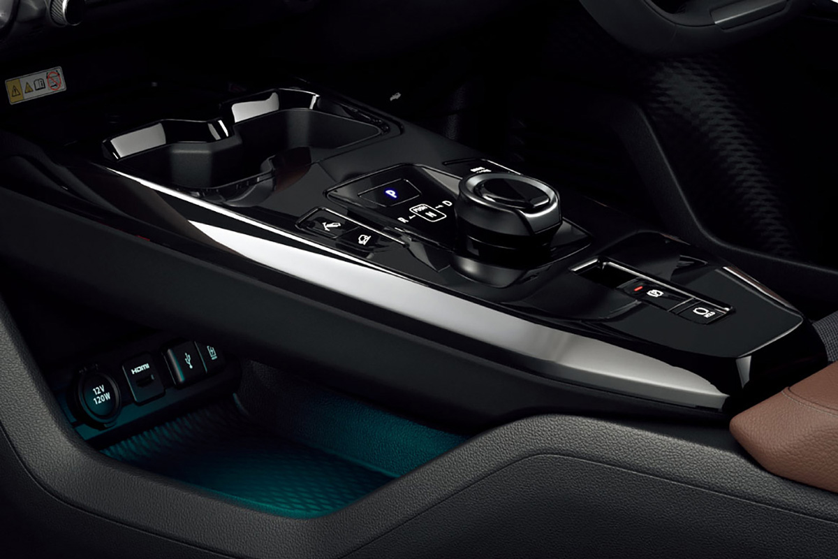 スズキ初のBEV「eビターラ」のライバルは？ 価格と航続距離の近い2台と比べてみたら、4WDの有無が大きかった