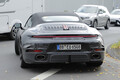 派手さを封印したターボ？ ポルシェ「911ターボ ツーリング カブリオレ」のプロトタイプを捕捉。新型ハイブリッド採用か