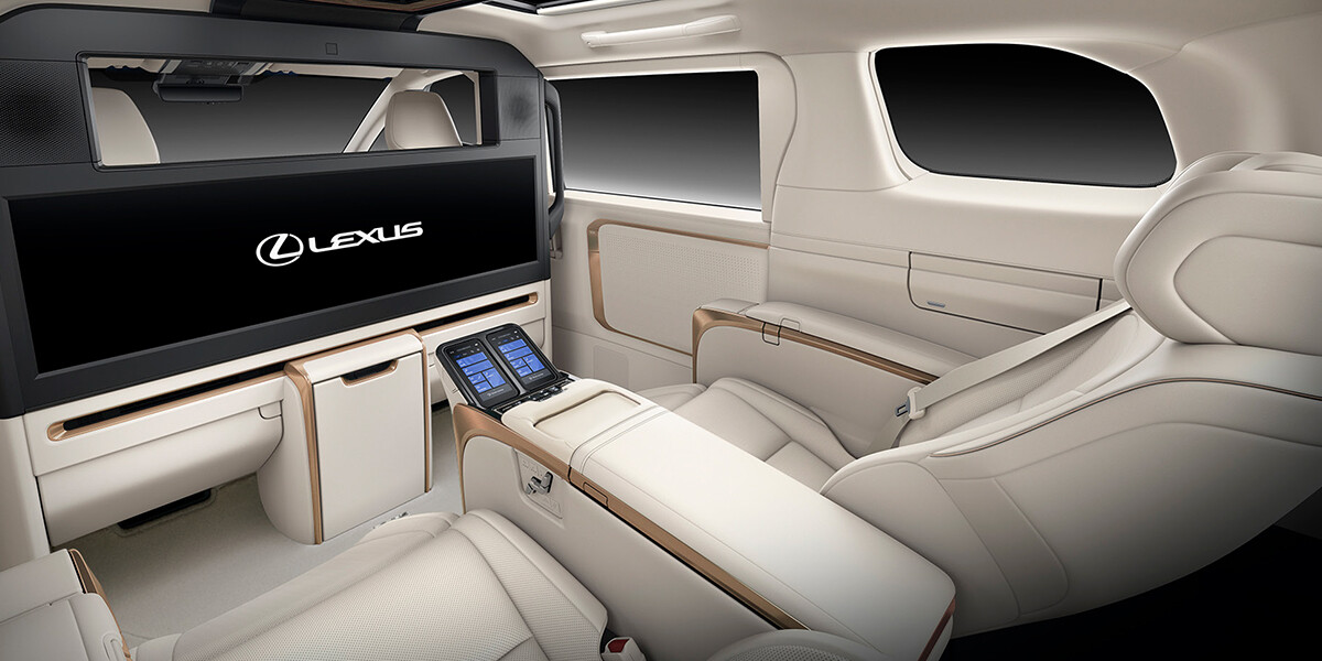 「LM」改良に「ますます売れそう」の声。差別化求める意見もあるが、王者「アルファード」との違いとは？