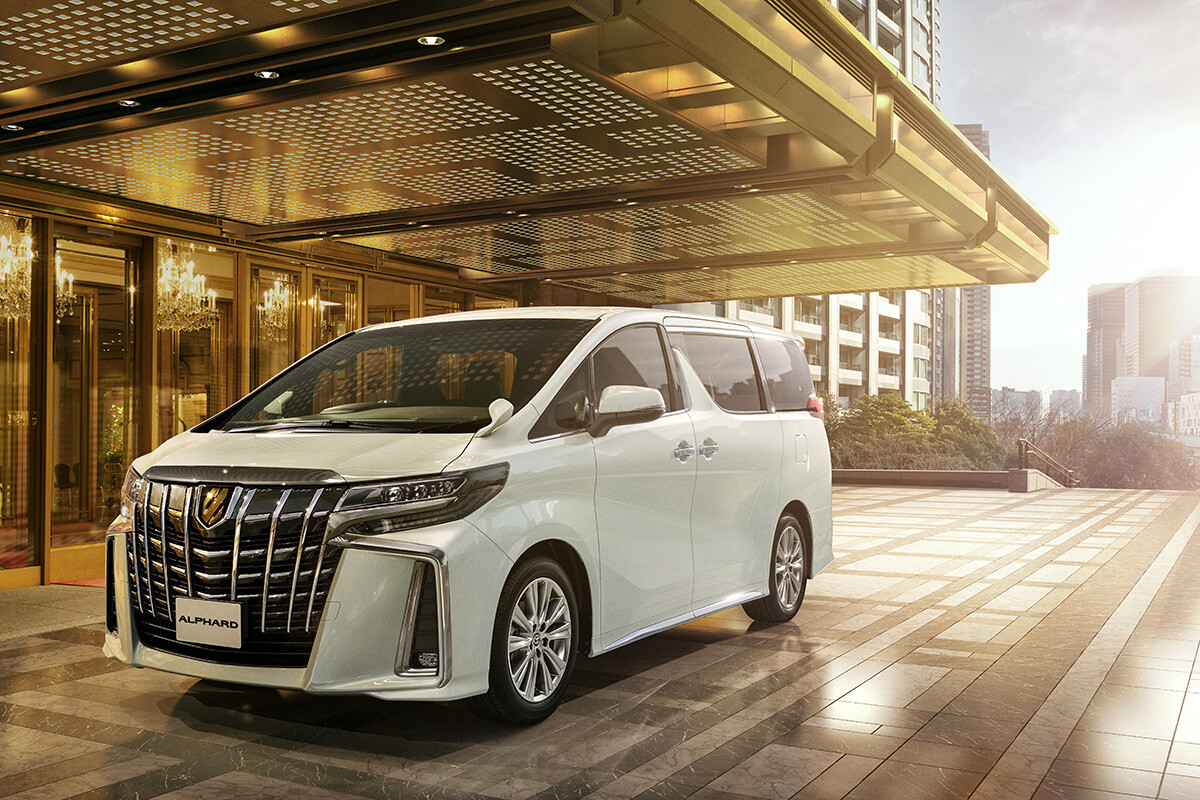 【お買い得】“総額350万円以下”で手に入る先代「アルファード」！ 広さも快適性もまだまだ現役トップ級