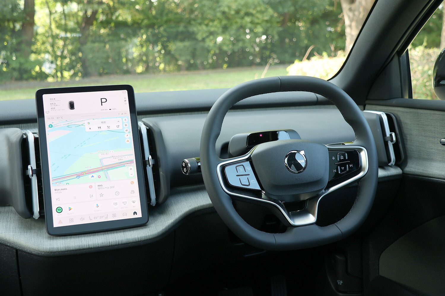 【テスラじゃない選択肢としてアリ】ボルボ「EX30 クロスカントリー」試乗で感じた“クラシックボルボ風”の柔らかい走りと完成度