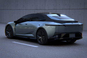 実車「カローラコンセプト」へのリアルな反応…「ショーで一番カッコよかった」「大衆車の域を超えている」。市販版へ期待高まる結果に