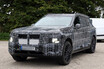 BMW「iX7」開発車両をキャッチ。新世代バッテリーと800Vシステムを搭載するフル電動巨体SUVの発売は2027年か