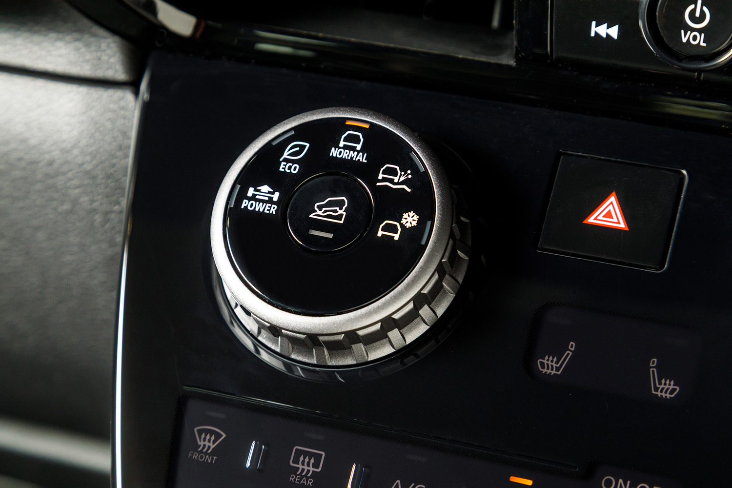 新型「デリカミニ」ついに価格＆発売日判明。話題の“デリマルパッケージ”は12.3インチディスプレイを標準搭載…その盛り沢山の装備とは？