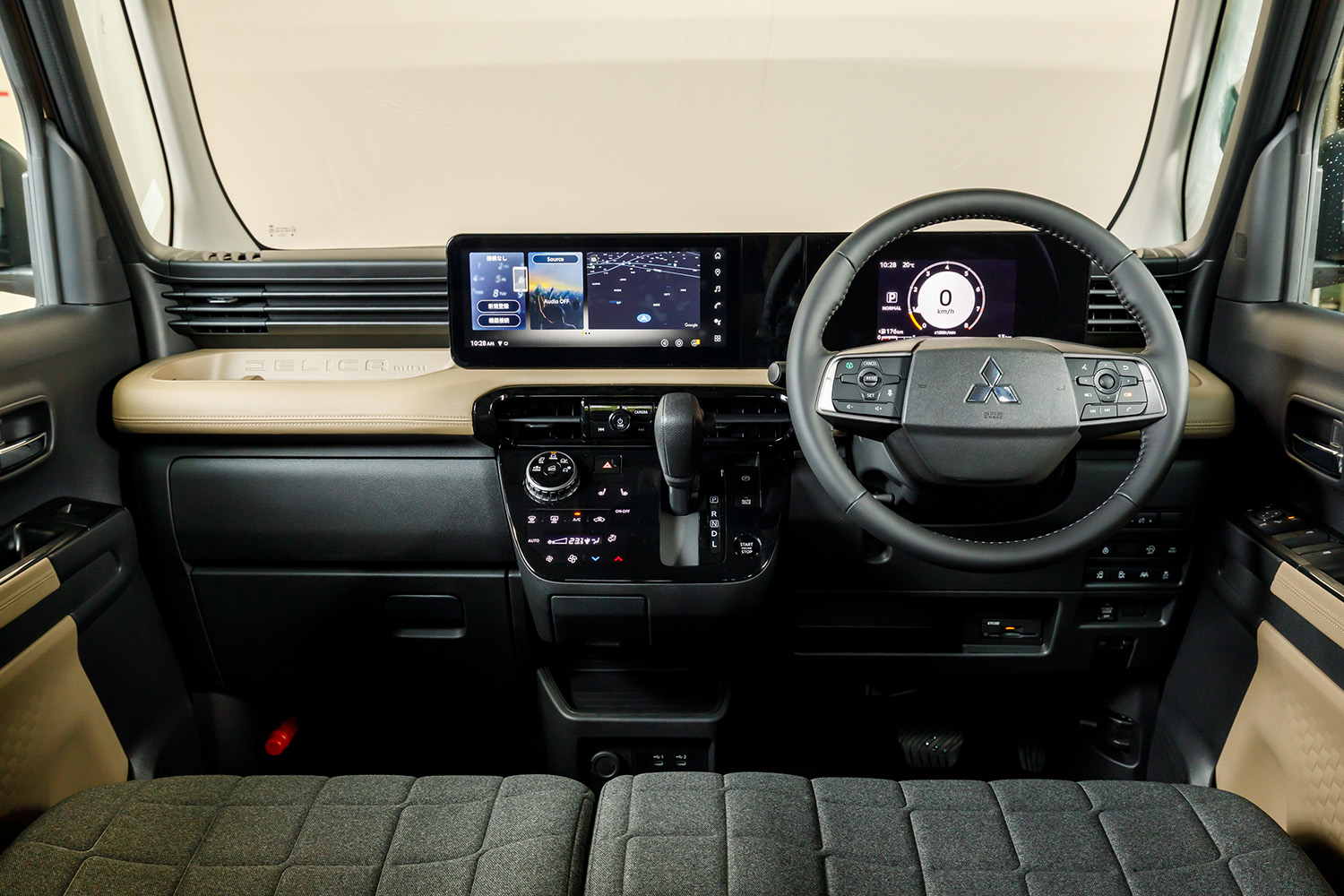 新型「デリカミニ」ついに価格＆発売日判明。話題の“デリマルパッケージ”は12.3インチディスプレイを標準搭載…その盛り沢山の装備とは？