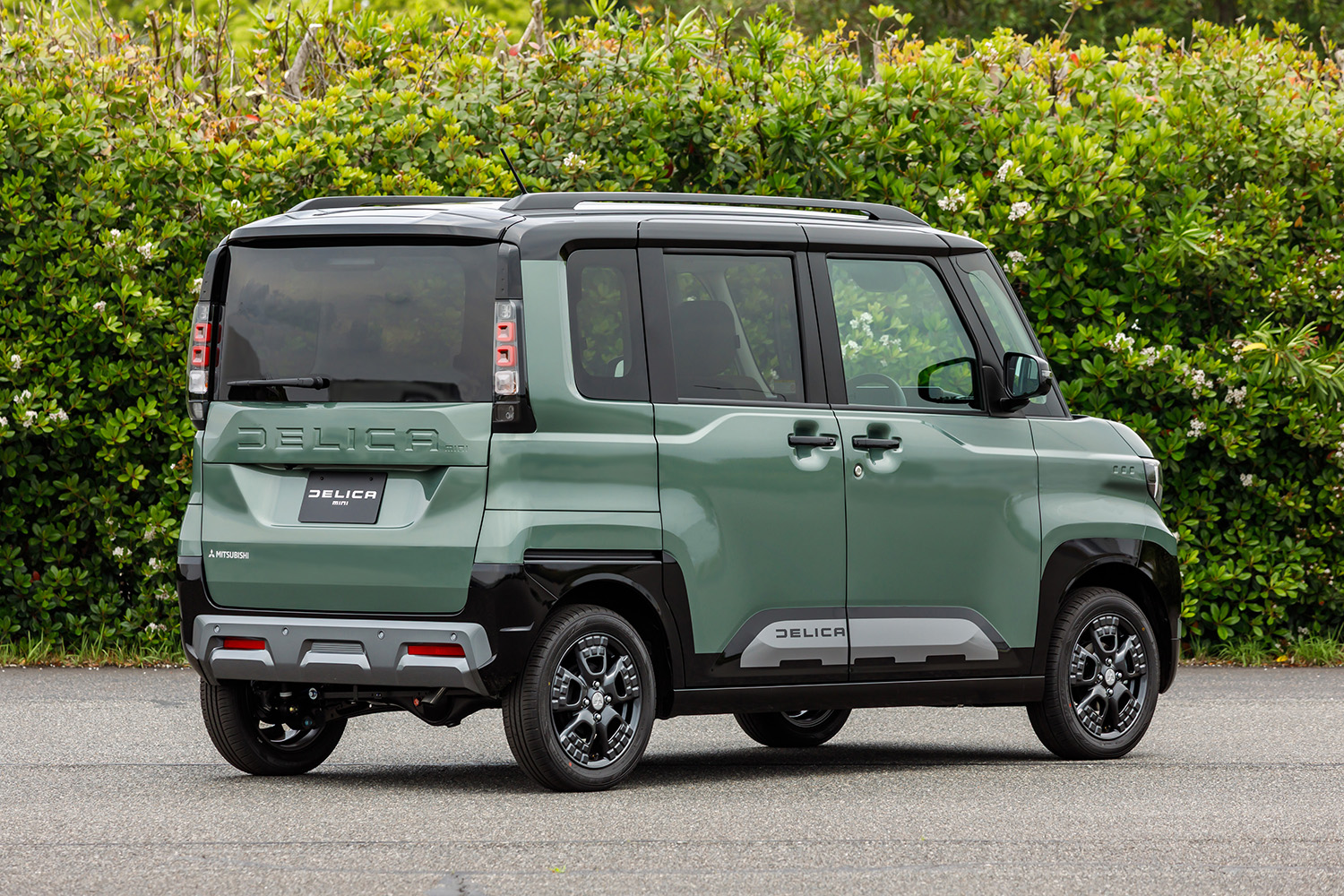 新型「デリカミニ」ついに価格＆発売日判明。話題の“デリマルパッケージ”は12.3インチディスプレイを標準搭載…その盛り沢山の装備とは？