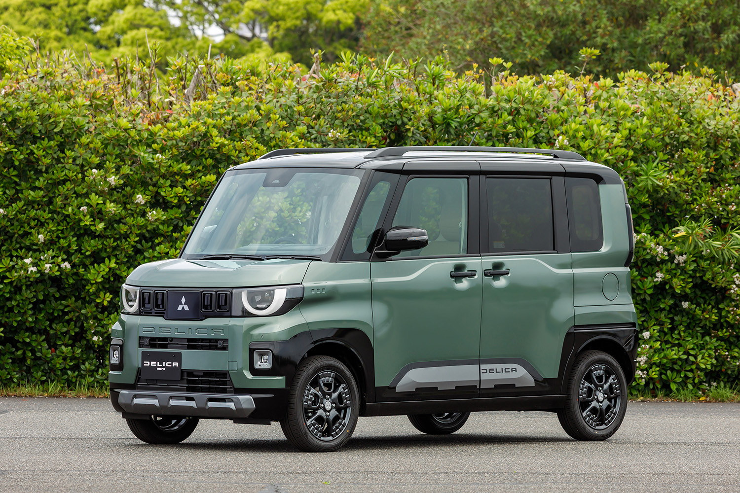 新型「デリカミニ」ついに価格＆発売日判明。話題の“デリマルパッケージ”は12.3インチディスプレイを標準搭載…その盛り沢山の装備とは？