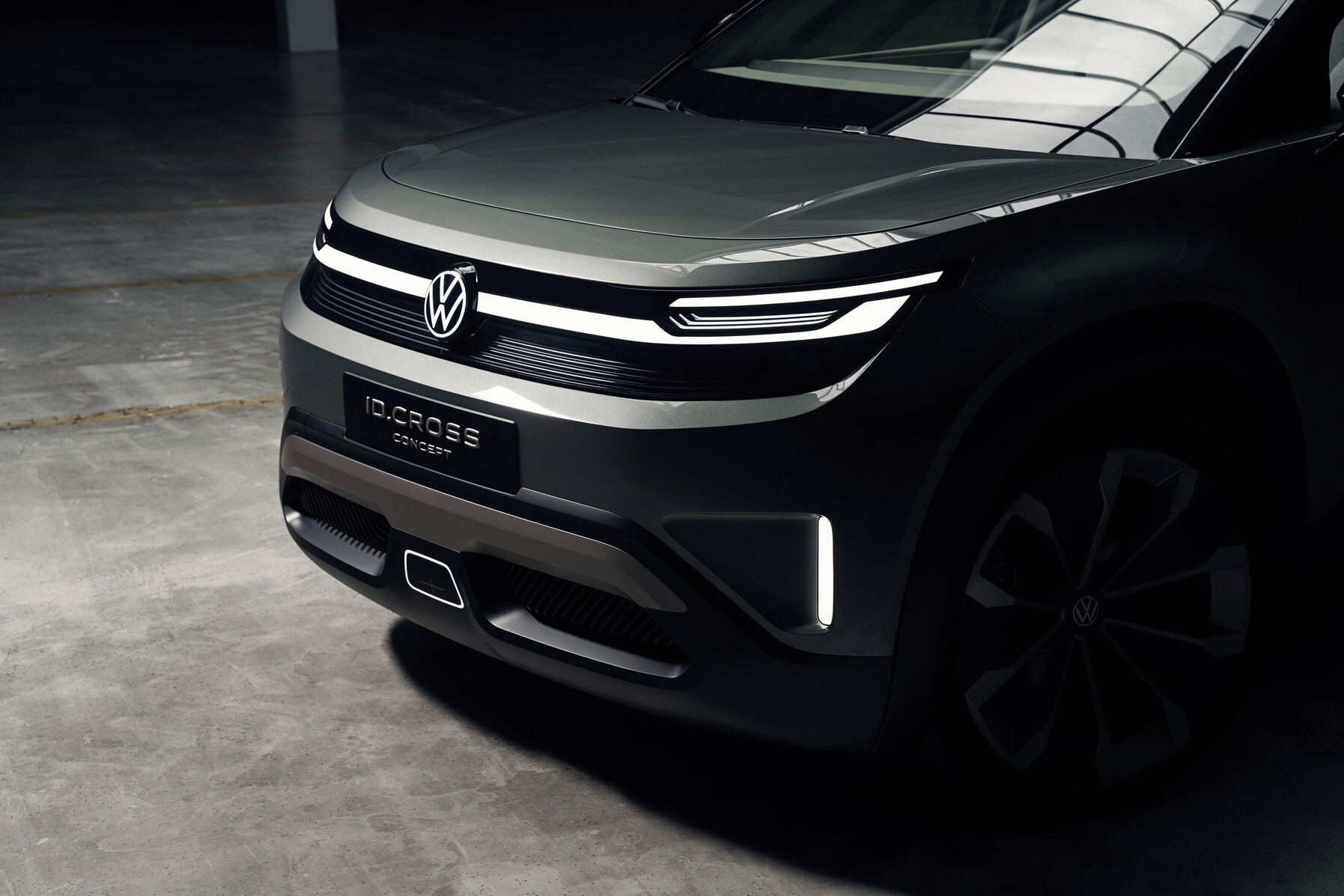 【世界初公開】VW新型「ID.クロスコンセプト」発表。航続420km＆実用性に優れたコンパクト次世代SUVは2026年量産予定