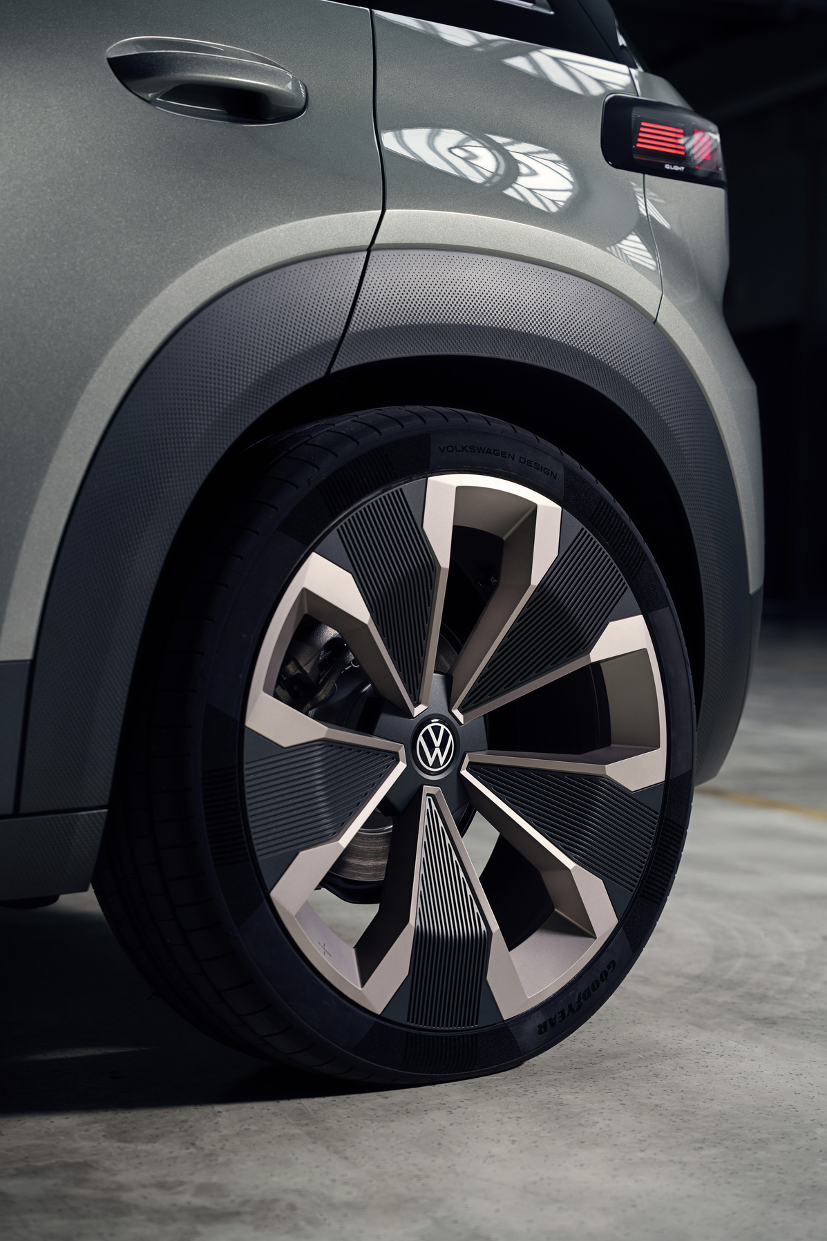 【世界初公開】VW新型「ID.クロスコンセプト」発表。航続420km＆実用性に優れたコンパクト次世代SUVは2026年量産予定