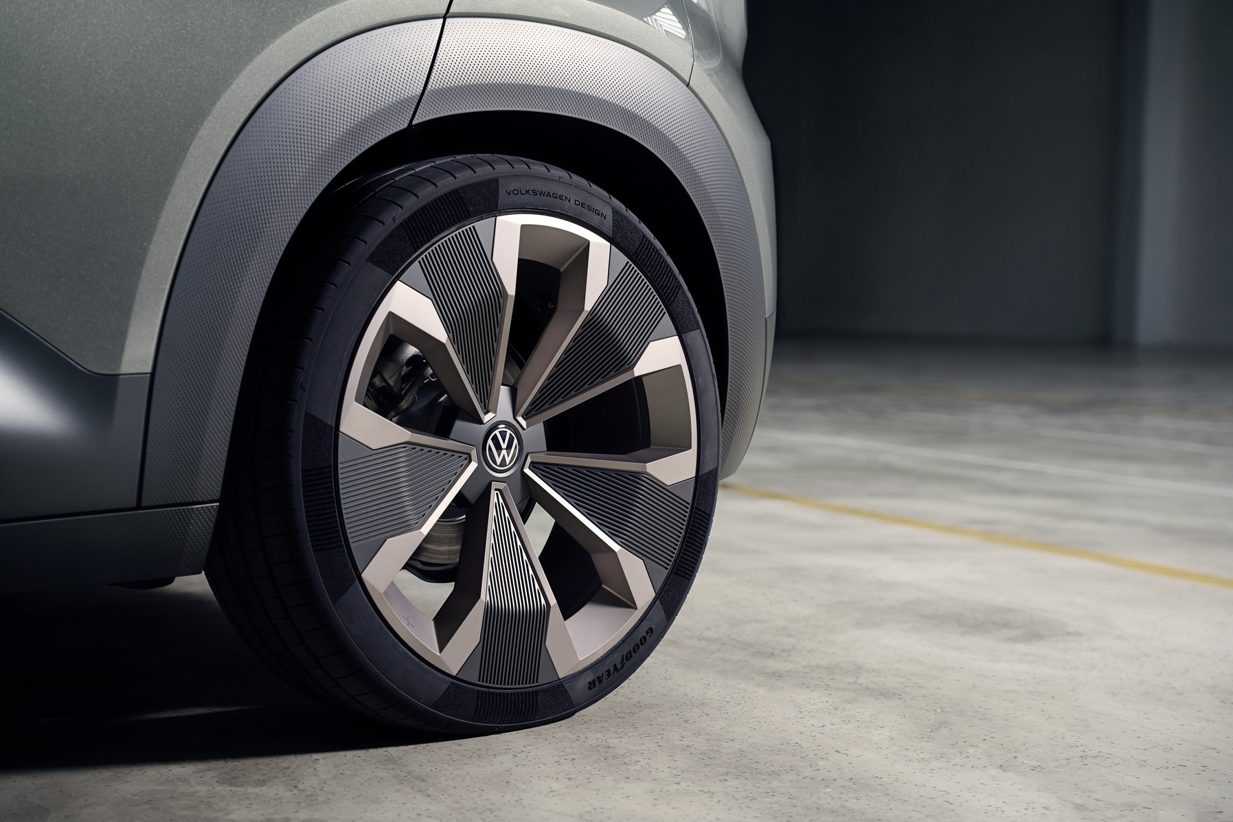 【世界初公開】VW新型「ID.クロスコンセプト」発表。航続420km＆実用性に優れたコンパクト次世代SUVは2026年量産予定