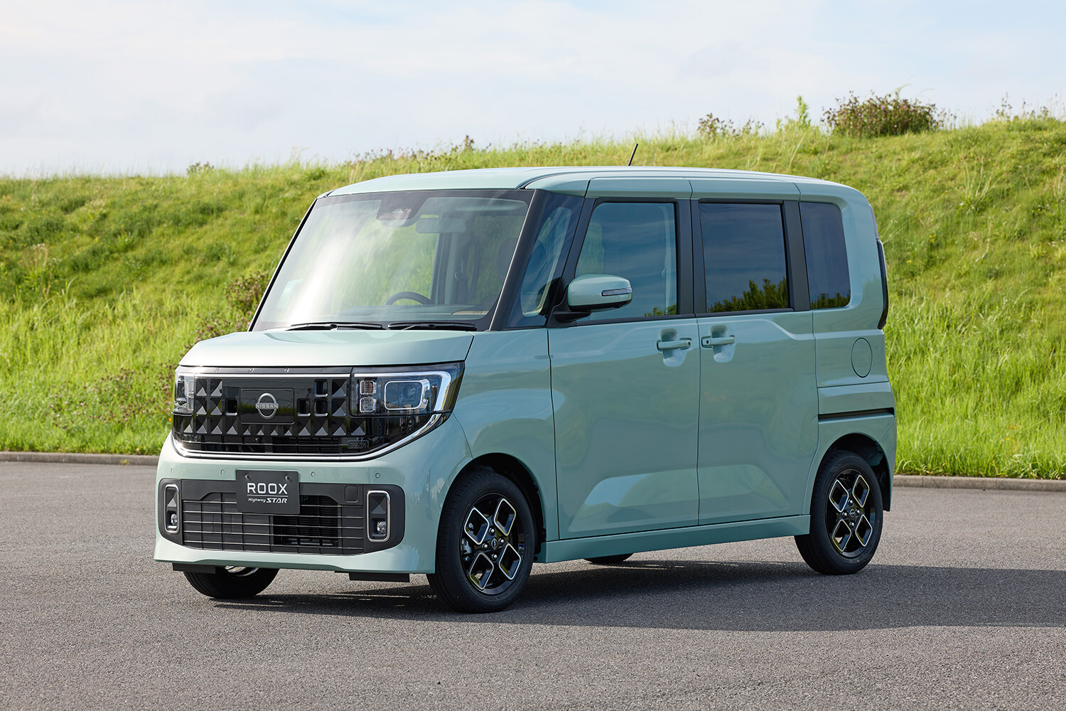 新型「ルークス」は「N-BOX」「スペーシア」「タント」に勝てるのか？ 最強のライバル…それぞれの強みはコレ!