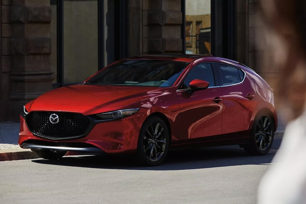 ビッグマイチェンはしばらく先？ 「マツダ3」2026年モデルは装備強化で延命作戦か