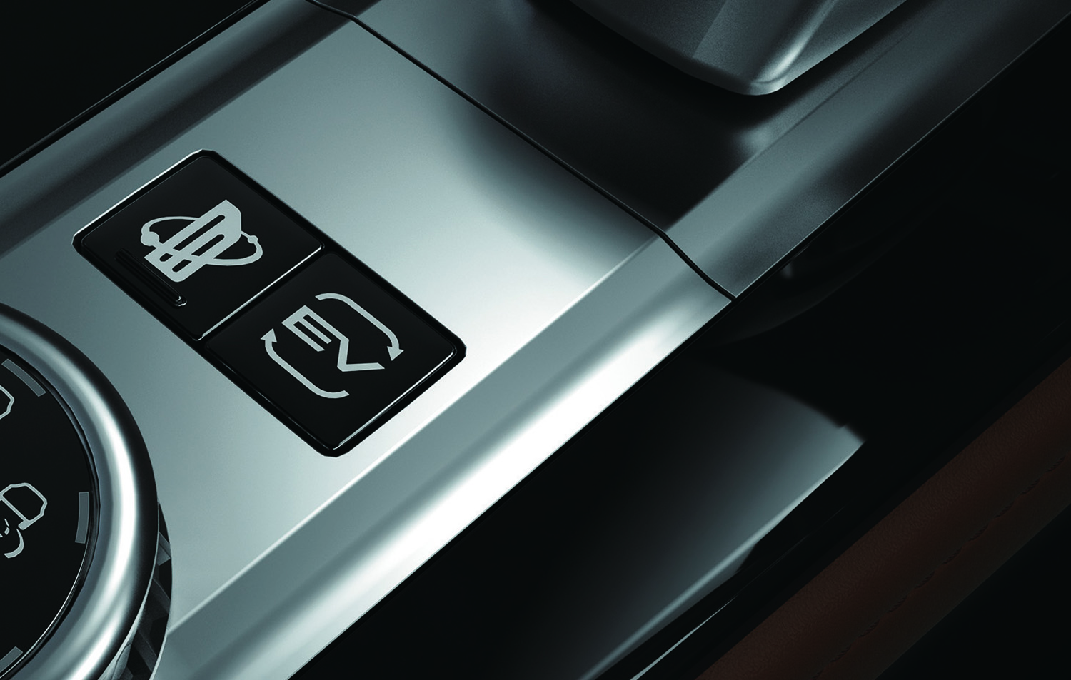 【内装の質感アップ】三菱「アウトランダーPHEV」が一部改良。センターコンソールを刷新＆安全機能を強化…価格は529万4300<span class=