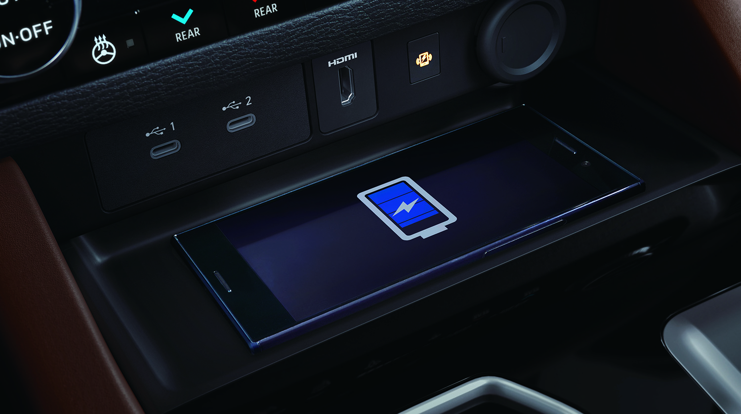 【内装の質感アップ】三菱「アウトランダーPHEV」が一部改良。センターコンソールを刷新＆安全機能を強化…価格は529万4300<span class=