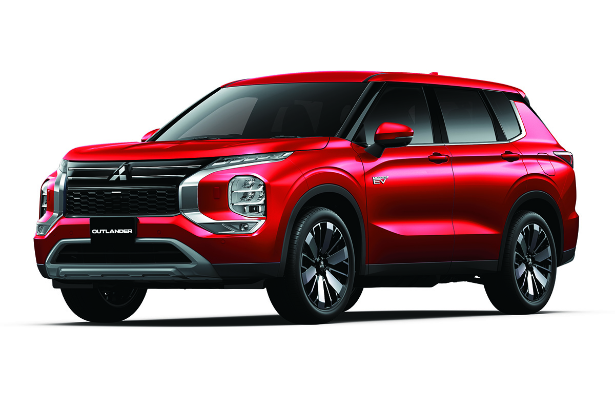 【内装の質感アップ】三菱「アウトランダーPHEV」が一部改良。センターコンソールを刷新＆安全機能を強化…価格は529万4300<span class=
