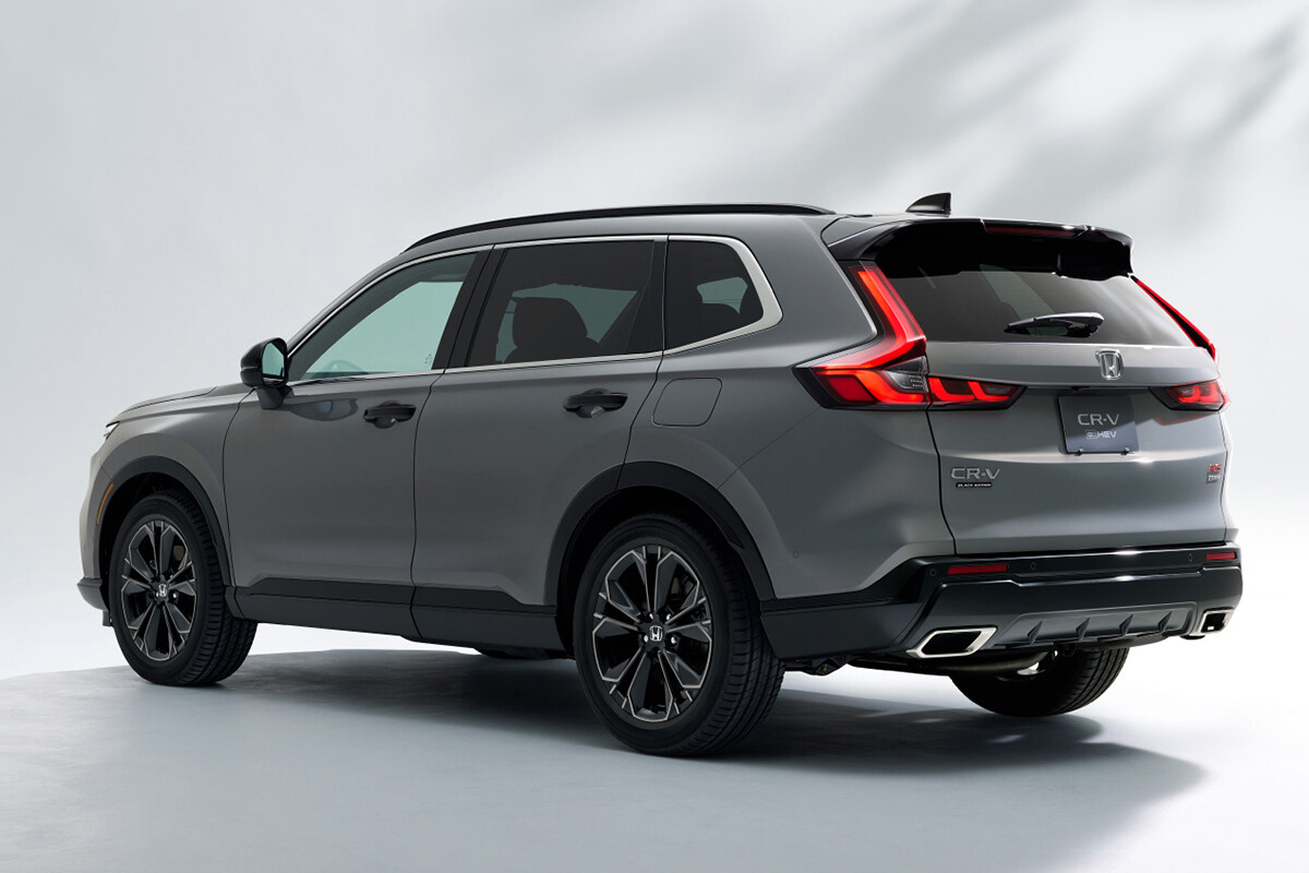 【コメント欄で激論】「今更日本で発売されても遅すぎる」…新型「CR-V」実車公開の記事が話題