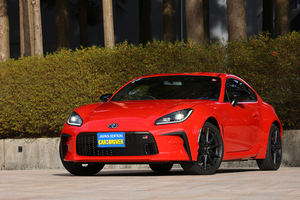 「GR86」より約700kg軽い？ 復活した先代“ハチロク”のルーツは、60年前に誕生したトヨタの小型スポーツ“ヨタハチ”だった