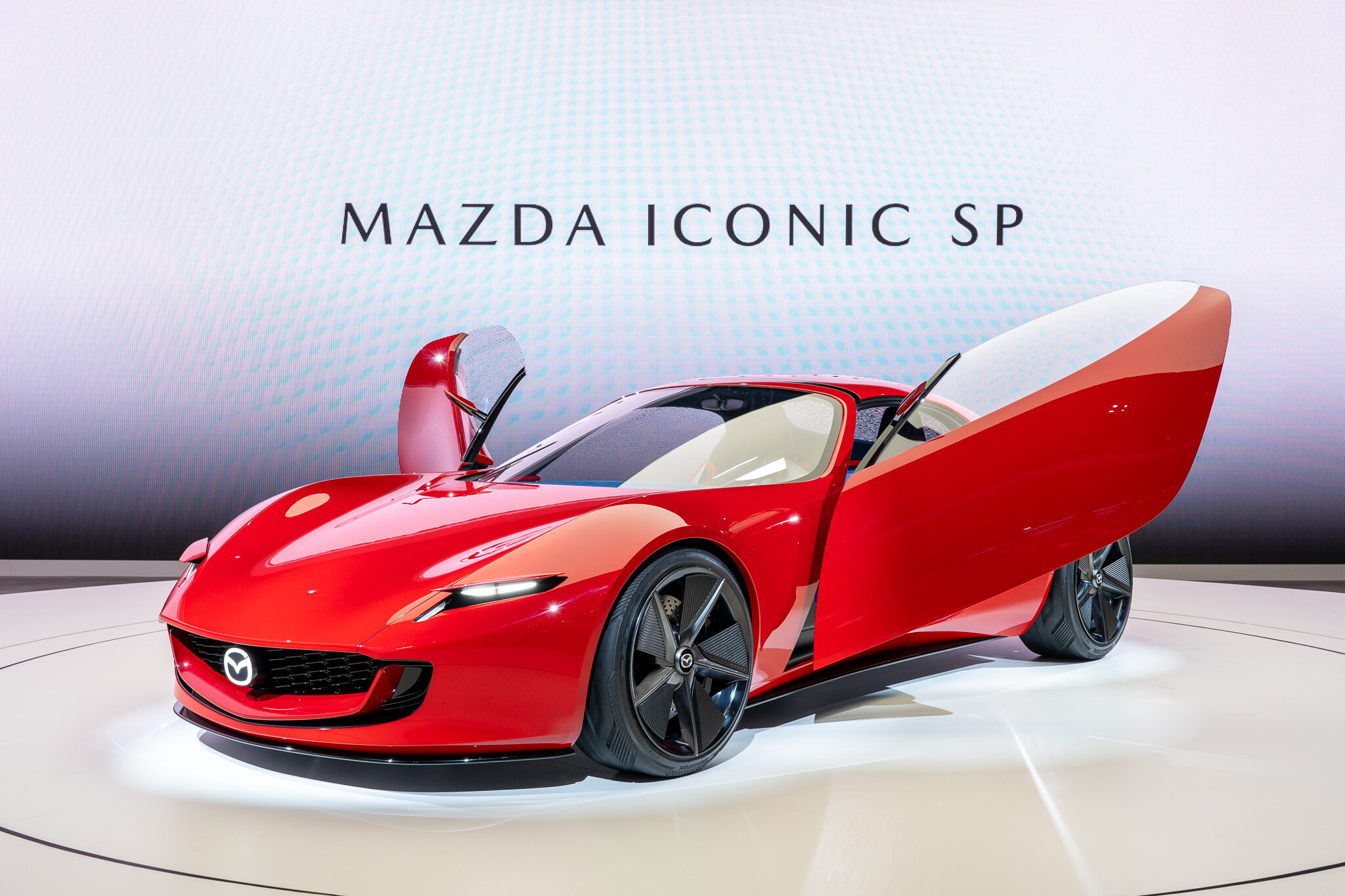 【登場から10年】現行「ロードスター」の販売が前年比128.9%と絶好調のワケは“ただの偶然”ではなく“必然”だった