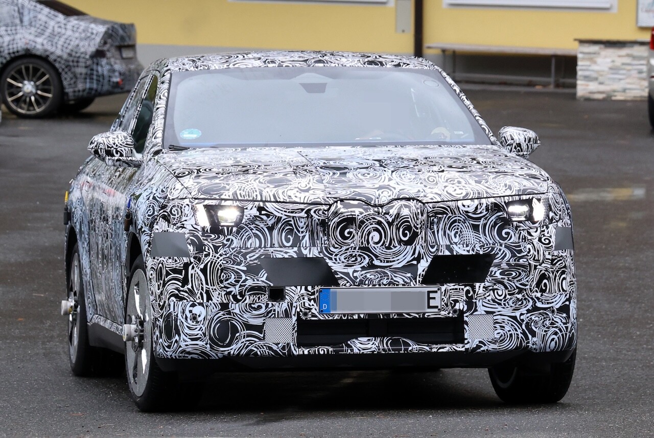 【世界初スクープ】BMW「iX1」次期型を激写！ 新プラットフォーム採用で“後輪駆動”復活。2028年以降にデビュー予定