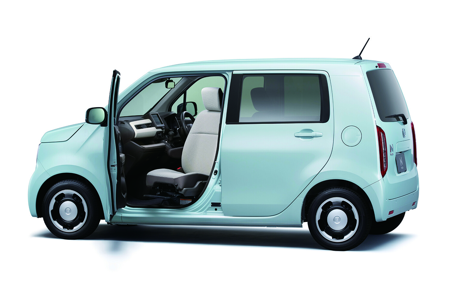 【オーナー満足度は高いのに…】改良でも販売が伸び悩む「N-WGN」。理由は「スライドドアの有無」なのか？