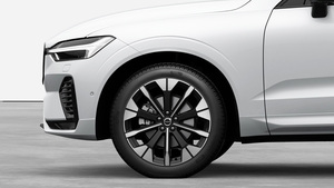 ブラック仕立てのボルボ「XC60 ダークエディション」登場。黒を強調した装備内容と快適シートを採用