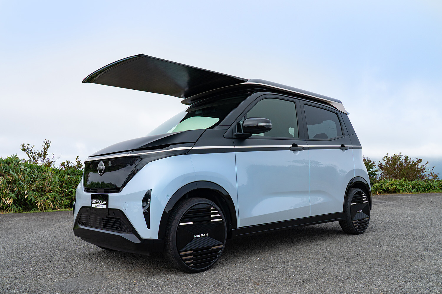 「青空」から電力を得る軽EVを作ってみた！ 日産「サクラ」にスライド式ソーラー搭載した「Ao-Solar Extender」を出展【JMS2025】