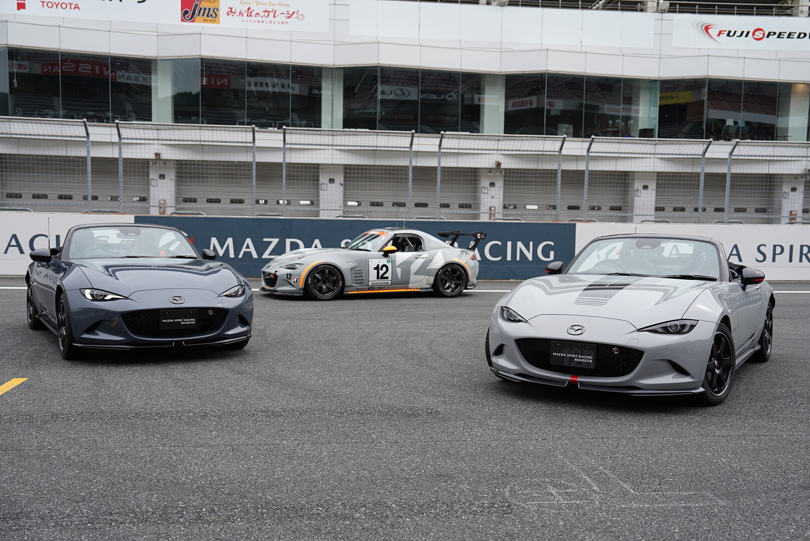 ついに実現した2.0L幌ロードスターはなぜ手の込んだ仕様に仕立てられたのか？ 背景にマツダが“普通の2.0L”を出せない理由も