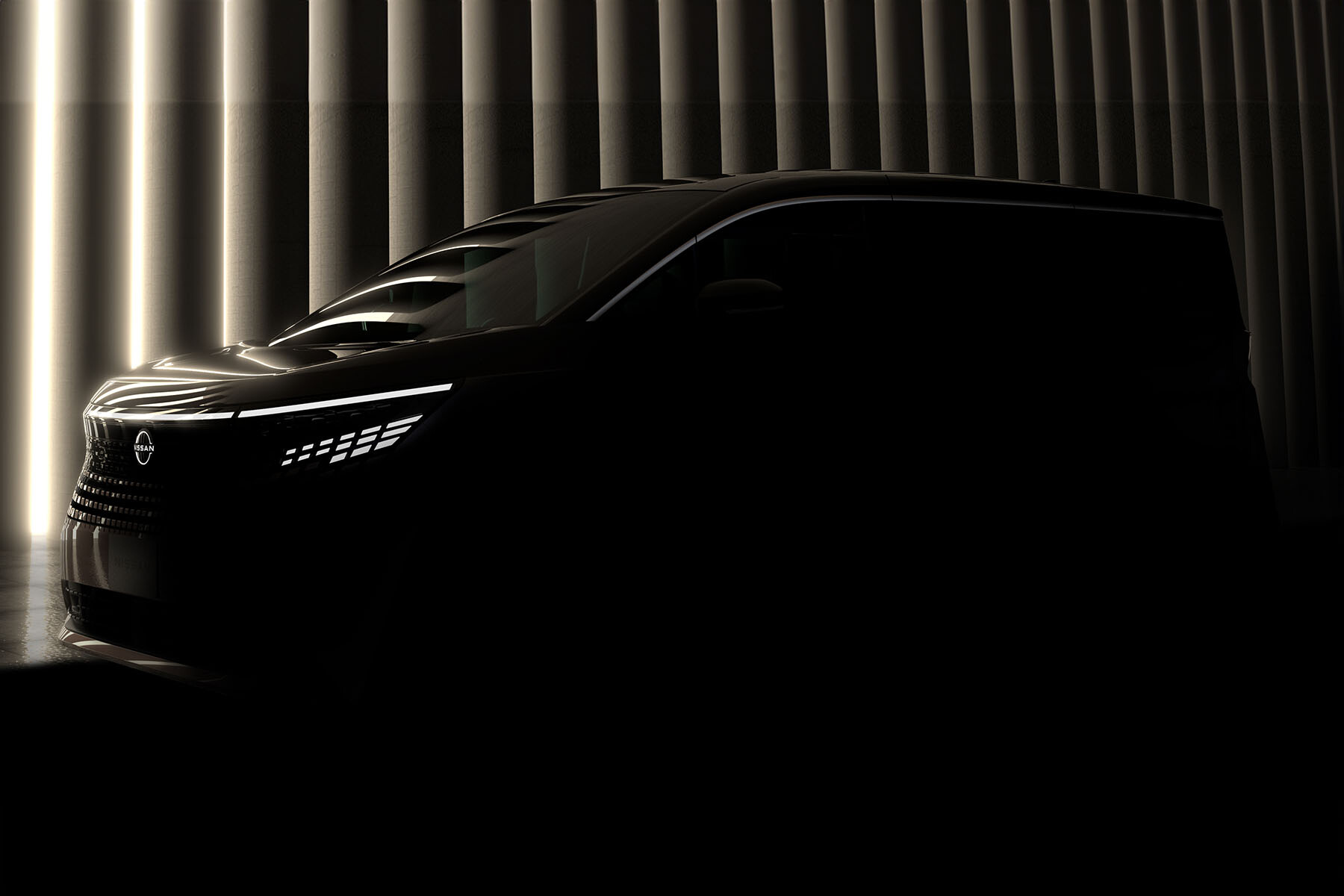 “アルヴェル”一強の時代が終わる？ もうすぐ登場、新型「エルグランド」がEV感覚の走りと上質デザインでオラオラ系ミニバンに挑む逆襲のシナリオ