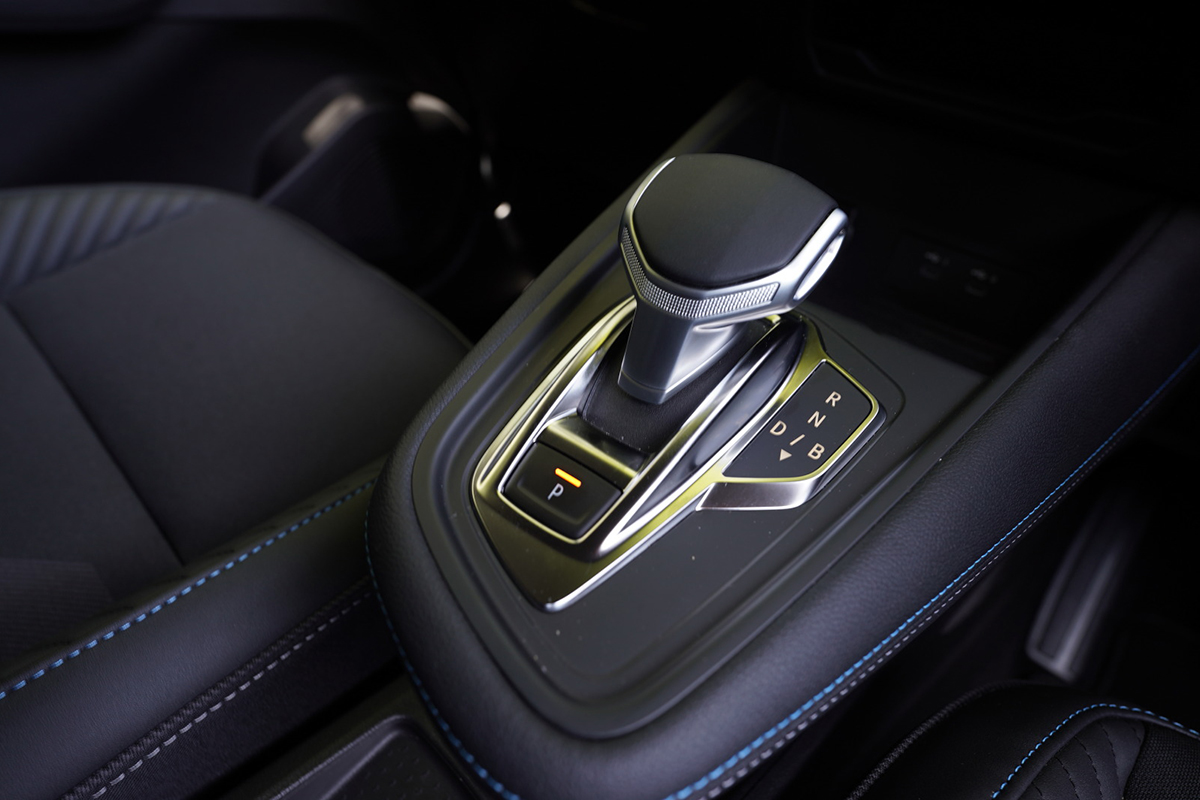 ルノー「キャプチャーE-TECH」は日本のハイブリッドと何が違う？　トヨタ「カローラクロス」と比べて見えた意外な個性
