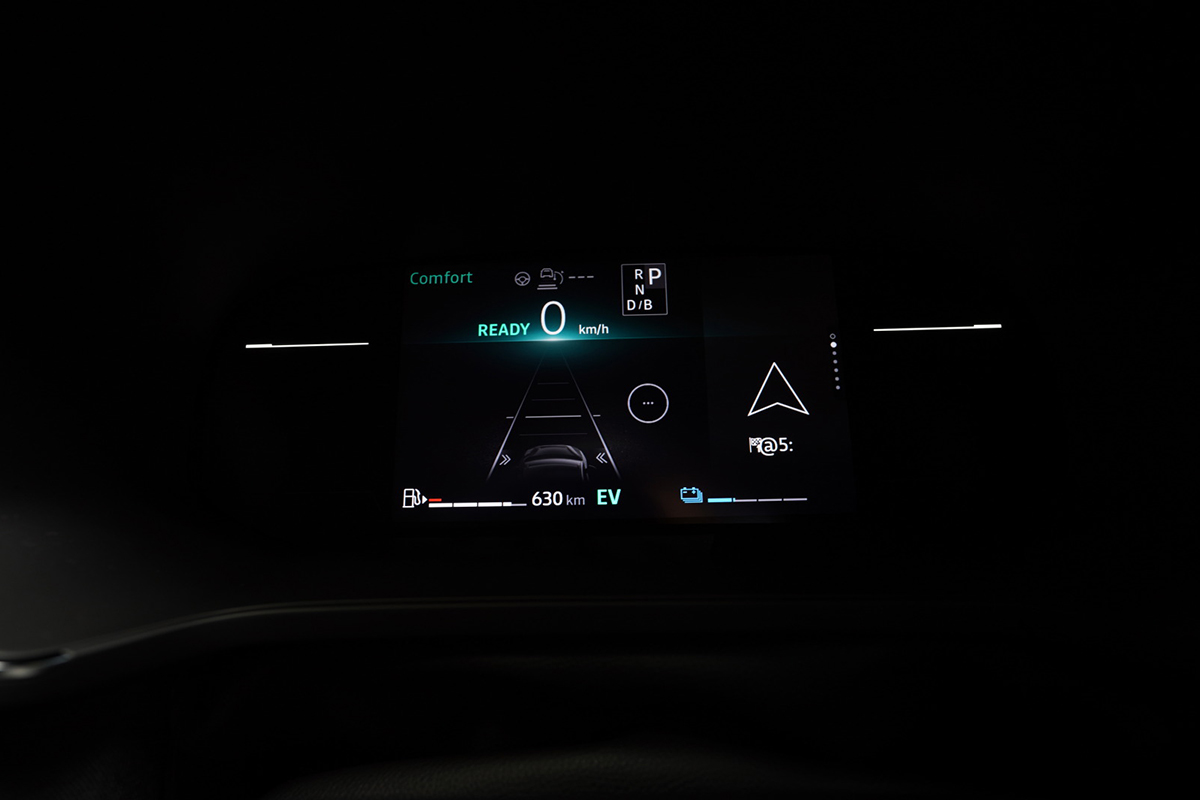ルノー「キャプチャーE-TECH」は日本のハイブリッドと何が違う？　トヨタ「カローラクロス」と比べて見えた意外な個性