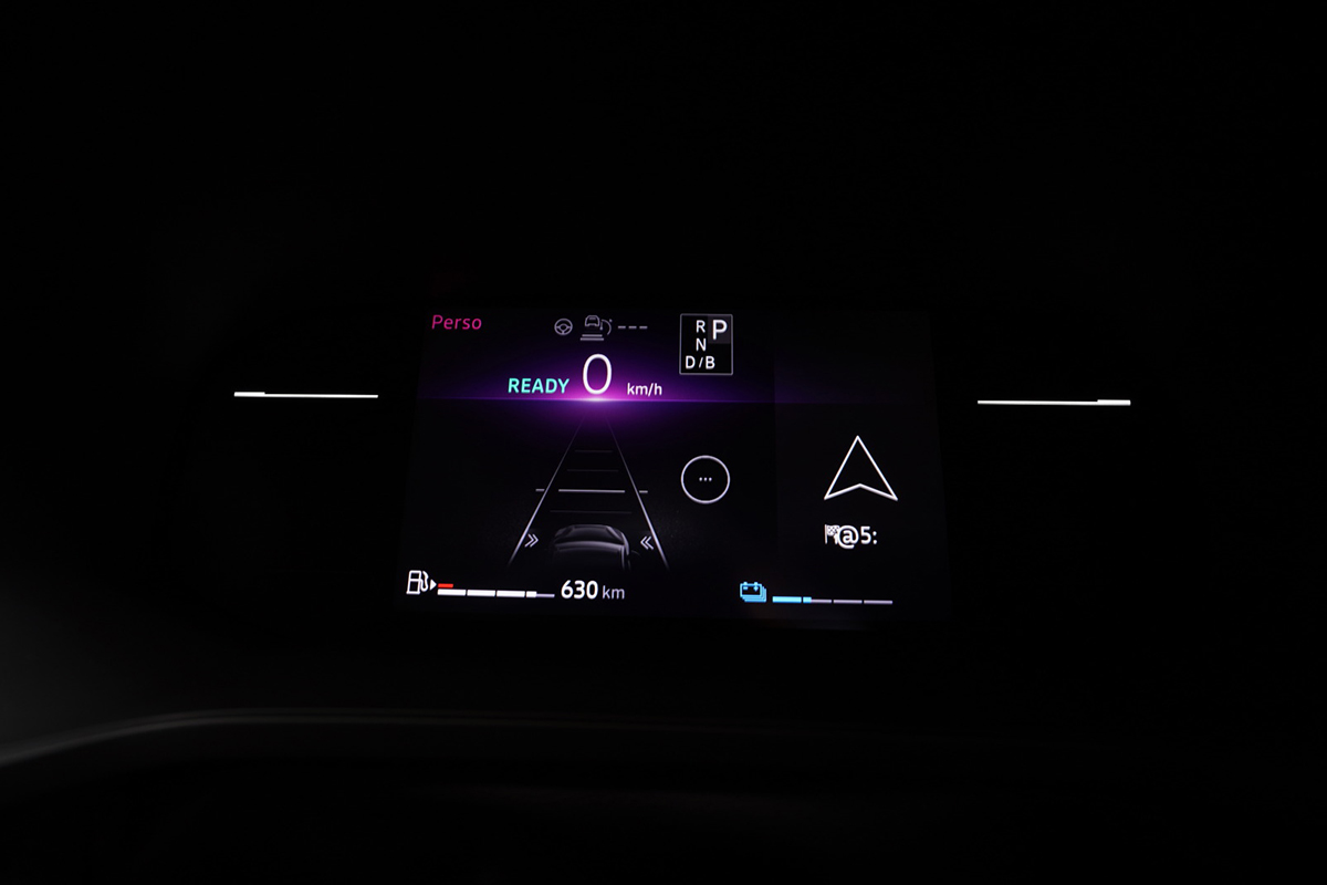 ルノー「キャプチャーE-TECH」は日本のハイブリッドと何が違う？　トヨタ「カローラクロス」と比べて見えた意外な個性