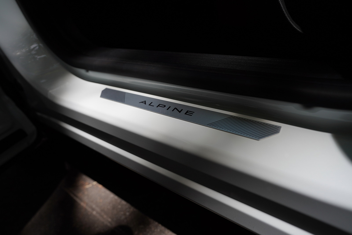 ルノー「キャプチャーE-TECH」は日本のハイブリッドと何が違う？　トヨタ「カローラクロス」と比べて見えた意外な個性