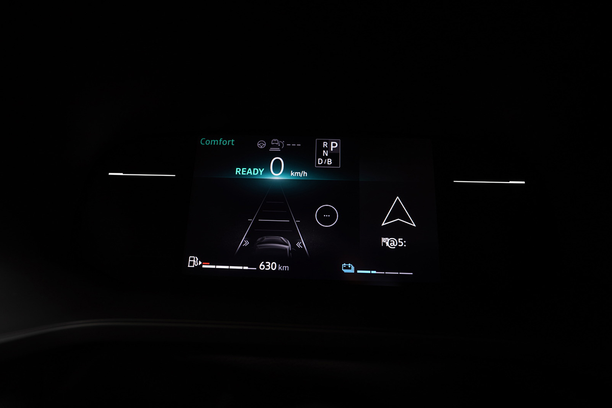 ルノー「キャプチャーE-TECH」は日本のハイブリッドと何が違う？　トヨタ「カローラクロス」と比べて見えた意外な個性