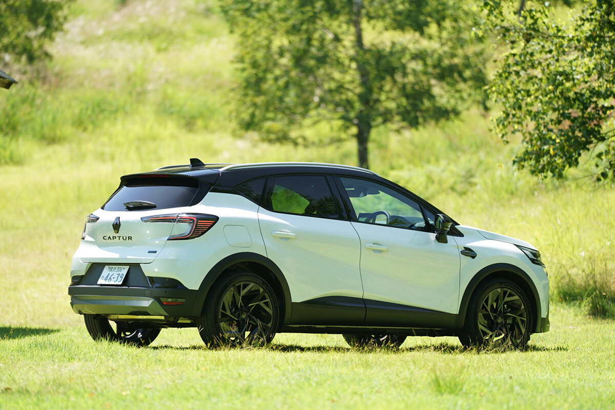 ルノー「キャプチャーE-TECH」は日本のハイブリッドと何が違う？　トヨタ「カローラクロス」と比べて見えた意外な個性